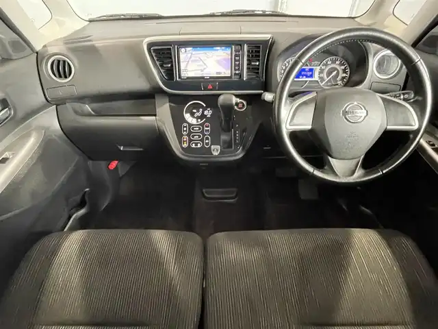 日産 デイズ ルークス ハイウェイスターX 道央・札幌 2014(平26)年 5.6万km ブラック ・4WD/・社外ナビ/CD&DVD&BT&SD&フルセグTV/・ABS/・パワースライドドア(左側のみ)/・全方位カメラ付ルームミラー/・助手席シートバックテーブル/・ベンチシート/・シートヒーター(運転席のみ)/・電動格納ミラー/・ドアバイザー/・フォグランプ/・純正フロアマット/・エンジンスターター/・保証書/・取扱説明書/・積込AW付冬タイヤ