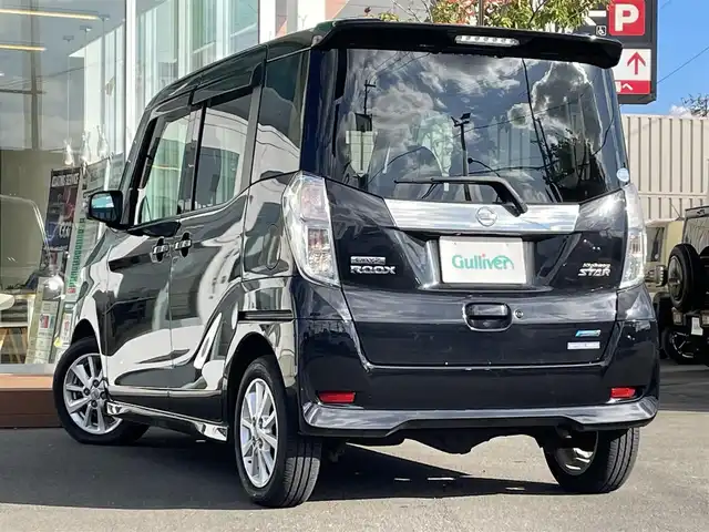 日産 デイズ ルークス ハイウェイスターX 道央・札幌 2014(平26)年 5.6万km ブラック ・4WD/・社外ナビ/CD&DVD&BT&SD&フルセグTV/・ABS/・パワースライドドア(左側のみ)/・全方位カメラ付ルームミラー/・助手席シートバックテーブル/・ベンチシート/・シートヒーター(運転席のみ)/・電動格納ミラー/・ドアバイザー/・フォグランプ/・純正フロアマット/・エンジンスターター/・保証書/・取扱説明書/・積込AW付冬タイヤ