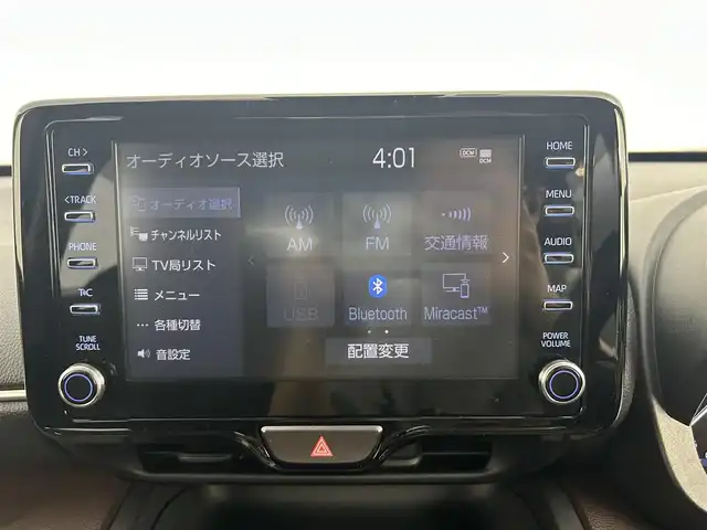 トヨタ ヤリスクロス ハイブリッド Z 道央・札幌 2022(令4)年 4.3万km ブラックマイカ/ホワイトパールクリスタルシャイン 2トーン ・4WD/・寒冷地仕様/・純正ディスプレイオーディオ/　Miracast/BT/フルセグ/・バックカメラ/・純正ETC2.0/・前後ドライブレコーダー/・衝突軽減ブレーキ/・レーダークルーズコントロール/・レーンキープアシスト/・BSM/・SOSコール/・TRAIL MODE/・SNOW MODE/・DRIVE MODE/・EV MODE/・ブレーキホールド/・ハーフレザーシート/・パワーシートD席/・シートヒーターD＋N席/・純正アルミホイル/・LEDライト/・LEDフロントフォグ/・ドアーミラーウィンカー/・ヘッドランプレベライザー/・ステアリングスィッチ/・プッシュスタート/・スマートキー/・純正フロアマット/・ドアバイザー