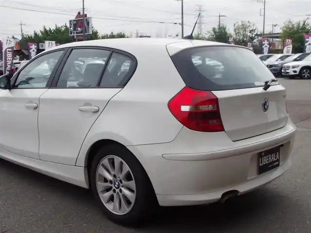 ＢＭＷ １１６ｉ 埼玉県 2010(平22)年 8.7万km 白 社外ナビ/バックカメラ/ワンセグTV/CD再生可/ETC/GPSレーダー探知機/純正16インチAW