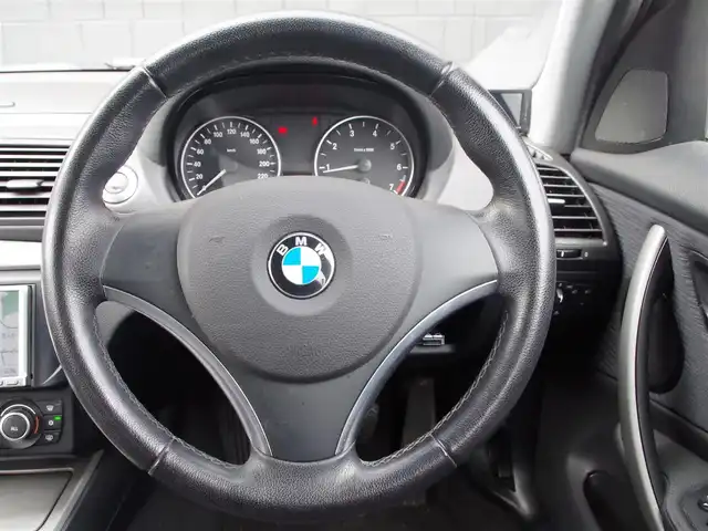 ＢＭＷ １１６ｉ 埼玉県 2010(平22)年 8.7万km 白 社外ナビ/バックカメラ/ワンセグTV/CD再生可/ETC/GPSレーダー探知機/純正16インチAW