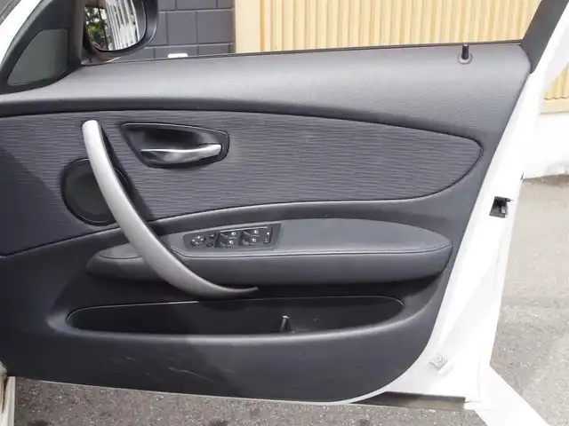 ＢＭＷ １１６ｉ 埼玉県 2010(平22)年 8.7万km 白 社外ナビ/バックカメラ/ワンセグTV/CD再生可/ETC/GPSレーダー探知機/純正16インチAW