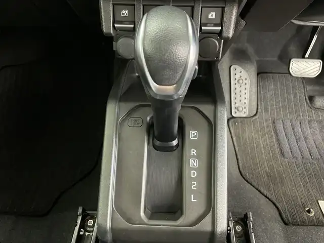 スズキ ジムニー XC 鹿児島県 2024(令6)年 0.5万km シフォンアイボリーメタリックブラック2トーンルーフ ワンオーナー　/スズキセーフティサポート/社外ナビ　/（フルセグ/Ｂｌｕｅｔｏｏｔｈ/CD/DVD)　/バックカメラ　/クルーズコントロール　/オートライト　/ヘッドライトウォッシャー　/シートヒーター　/ダウンヒルアシストコントロール/コーナーセンサー/LEDヘッドライト　/プッシュスタートボタン/スマートキー