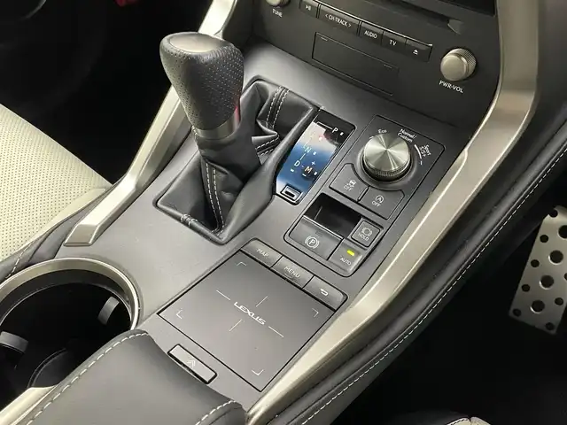 レクサス ＮＸ 300 Fスポーツ 埼玉県 2018(平30)年 3.3万km オレンジ メーカーナビ　パノラマルーフ　白革シート　バックカメラ　ＬＥＤライト　レーダークルーズ　シートヒーター　ベンチレーション　ステアリングヒーター　コーナーセンサー　電動リアゲート　ＥＴＣ２．０　ドラレコ
