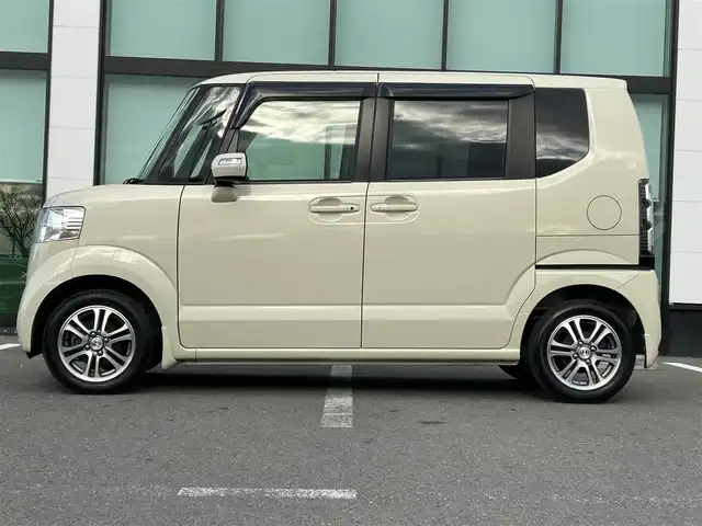 ホンダ Ｎ ＢＯＸ G ターボパッケージ 和歌山県 2013(平25)年 5.2万km ヒダマリアイボリーパール 純正ナビ/バックカメラ/両側パワースライドドア/横滑り防止装置/クルーズコントロール/パドルシフト/純正アルミホイール/電動格納ミラー/ECON/シガーソケット/ヘッドライトレベライザー/ハロゲンヘッドライト