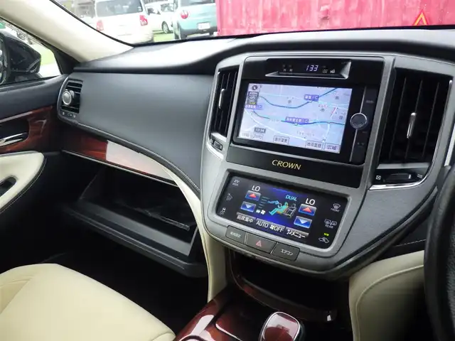 トヨタ クラウン ハイブリッド ロイヤル 千葉県 2013(平25)年 7.4万km ブラック 純正SDナビ/地デジTV/【DVD/CD再生機能　Bluetooth接続】/バックカメラ/前席シートヒーター/革巻きステアリング/ETC/HIDヘッドライト/フォグライト/ウインカーミラー/純正16インチアルミホイル/サイド/カーテンエアバッグ/スマートキー
