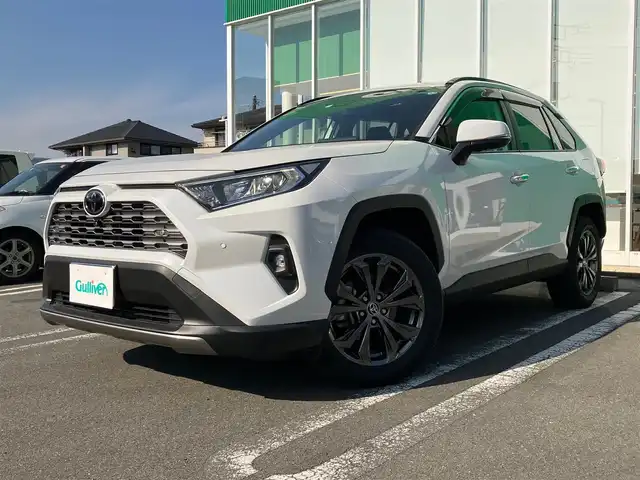 トヨタ ＲＡＶ４ G 静岡県 2023(令5)年 1.5万km プラチナホワイトパールマイカ エンジンスタートボタン/スマートキー/パワーウィンドウ/パワーステアリング/４WD/Wオートエアコン/１００V充電/クルーズコントロール/USB入力端子/ETC2/0/全方位カメラ/純正ナビ（BT.フルセグ）/電動リアゲート/純正フロアマット/D席パワーシート/D席N席シートヒーター/ルーフレール/純正アルミホイール/ABS/横滑り防止装置/盗難防止装置/オートライト/オートマチックハイビーム/コーナーセンサー/LEDヘッドライト/W+サイドエアバック/衝突軽減システム/カーテンエアバック