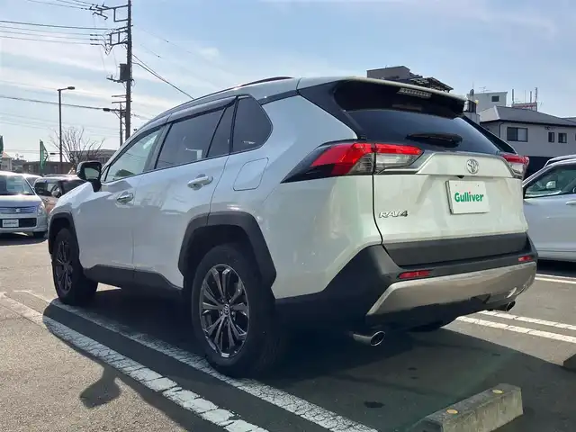 トヨタ ＲＡＶ４ G 静岡県 2023(令5)年 1.5万km プラチナホワイトパールマイカ エンジンスタートボタン/スマートキー/パワーウィンドウ/パワーステアリング/４WD/Wオートエアコン/１００V充電/クルーズコントロール/USB入力端子/ETC2/0/全方位カメラ/純正ナビ（BT.フルセグ）/電動リアゲート/純正フロアマット/D席パワーシート/D席N席シートヒーター/ルーフレール/純正アルミホイール/ABS/横滑り防止装置/盗難防止装置/オートライト/オートマチックハイビーム/コーナーセンサー/LEDヘッドライト/W+サイドエアバック/衝突軽減システム/カーテンエアバック