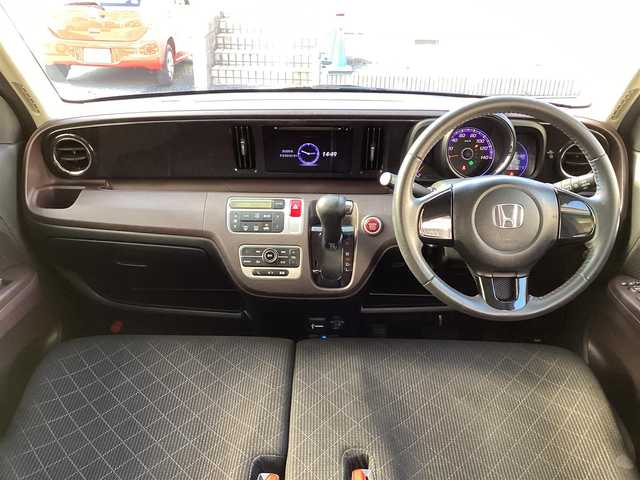 ホンダ Ｎ ＯＮＥ プレミアム Lパッケージ 兵庫県 2013(平25)年 1.5万km プレミアムディープロッソパール 登録時14388km/純正ディスプレイオーディオ/ ・バックカメラ/ ・Bluetooth/ ・HDMI/USB/ ・CD/FM/AM/キセノンヘッドライト/フォグランプ/オートライト/純正14インチAW/革巻きステアリング/シートリフター/社外前後ドライブレコーダー/ETC/スマートキーx2