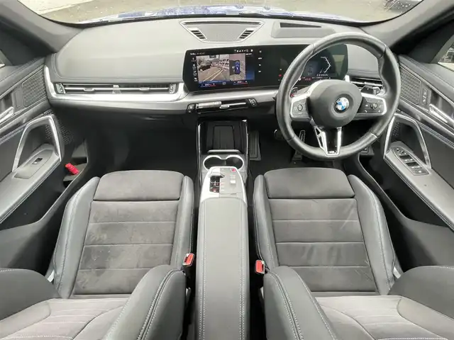 ＢＭＷ ＢＭＷ Ｘ１ 長崎県 2023(令5)年 1.3万km 青 ワンオーナー/車体色ポルティマオブルー(C31)/BMW　iDrive(BT/AM/FM/Spotify/AppleCarPlay/AndroidAuto/NAVI)/ルームミラー内蔵ETC/D+N席パワーシート/D+N席シートヒーター/エアシート/ヘッドアップディスプレイ/革巻きステアリング/ステアリングヒーター/ステアリングスイッチ/追従有りクルーズコントロール/ターボチャージャー搭載車/Assisted Drive Mode/ABS/ダイナミックスタビリティコントロール/アダプティブヘッドライト/レーンチェンジアシスト/アラームシステム/オートライトコントロール/ハイビームアシスト/ヒルディセントコントロール/アダプティブブレーキアシスタント/強化走行ダイナミクス/パークアシスト/制限速度アシスト/スペアキー(スマートキー1本)/カードキー/純正フロアマット/純正19インチアルミホイール/車両/ETC取扱説明書/保証書