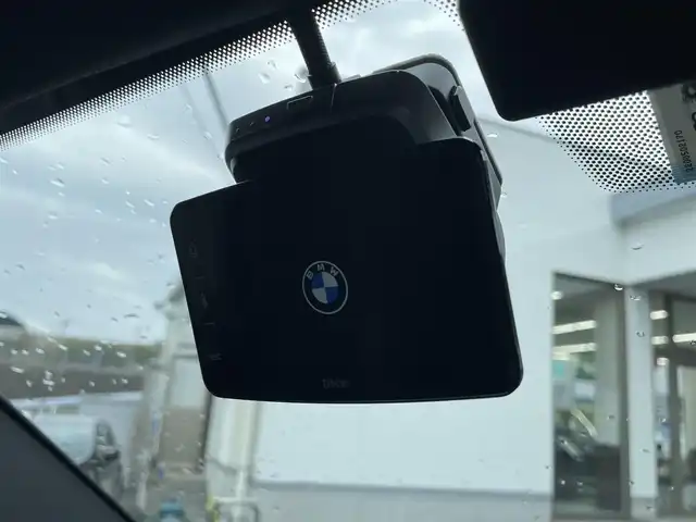 ＢＭＷ ＢＭＷ Ｘ１ 長崎県 2023(令5)年 1.3万km 青 ワンオーナー/車体色ポルティマオブルー(C31)/BMW　iDrive(BT/AM/FM/Spotify/AppleCarPlay/AndroidAuto/NAVI)/ルームミラー内蔵ETC/D+N席パワーシート/D+N席シートヒーター/エアシート/ヘッドアップディスプレイ/革巻きステアリング/ステアリングヒーター/ステアリングスイッチ/追従有りクルーズコントロール/ターボチャージャー搭載車/Assisted Drive Mode/ABS/ダイナミックスタビリティコントロール/アダプティブヘッドライト/レーンチェンジアシスト/アラームシステム/オートライトコントロール/ハイビームアシスト/ヒルディセントコントロール/アダプティブブレーキアシスタント/強化走行ダイナミクス/パークアシスト/制限速度アシスト/スペアキー(スマートキー1本)/カードキー/純正フロアマット/純正19インチアルミホイール/車両/ETC取扱説明書/保証書