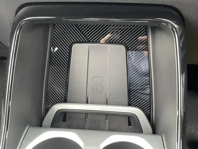 ＢＭＷ ＢＭＷ Ｘ１ xDrive 20i Mスポーツ 青森県 2023(令5)年 1.3万km 青 /ワンオーナー/4WD/車体色ポルティマオブルー(C31)/純正ディスプレイオーディオナビ　(BT/AM/FM/Spotify/AppleCarPlay/　/AndroidAuto)/ルームミラー一体型ETC/前席パワーシート/前席シートヒーター/ヘッドアップディスプレイ/革巻きステアリング/オーディオ/ステアスイッチ/パドルシフト/アダプティブクルーズコントロール/ターボチャージャー搭載車/Assisted Drive Mode/ABS/ダイナミックスタビリティコントロール/アダプティブヘッドライト/レーンチェンジアシスト/アラームシステム/オートライトコントロール/ハイビームアシスト/ヒルディセントコントロール/アダプティブブレーキアシスタント/強化走行ダイナミクス/パークアシスト/制限速度アシスト/スペアキー(スマートキー1本)/カードキー/純正フロアマット/純正19インチアルミホイール/車両/ETC取扱説明書/保証書