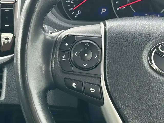 トヨタ ヴォクシー V 長野県 2018(平30)年 7.5万km ホワイトパールクリスタルシャイン 純正フルセグナビ/1オーナー/クルコン/純正後席モニター/純正ビルトインETC/HDMI/Bカメラ/16インチ純正AW/フルフラットシート/チップアップシート/パワスラ