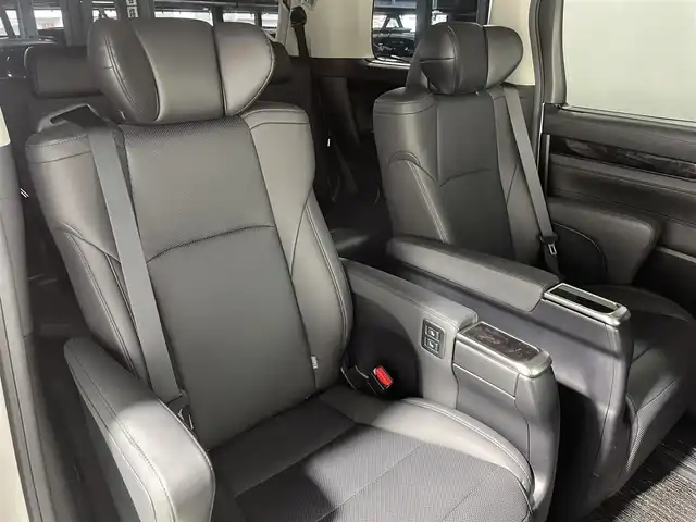 トヨタ アルファード S Cパッケージ 大阪府 2020(令2)年 2.8万km ホワイトパールクリスタルシャイン サンルーフ　黒革シート　純正ナビＴＶ　後席モニター　　三眼ＬＥＤ　デジタルインナーミラー　パワーシート／ヒーター／エアコン　電動リアゲート　衝突軽減　レーダーＣ　ＢＳＭ　クリアランスソナー