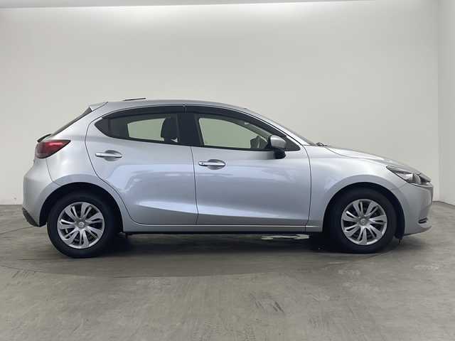 マツダ マツダ２ 15S 兵庫県 2020(令2)年 6.7万km ソニックシルバーM ・純正ナビ/BT/USB/AppleCarPlay/Android Auto)/・バックカメラ/・ビルトインETC/・i-ACTIVSENSE/・スマートシティブレーキサポート/・車線逸脱警報システム/・ブラインドスポットモニター/・パーキングセンサー/・LEDライト/・オートライト/・オートワイパー/・スマートキー/・スペアキー