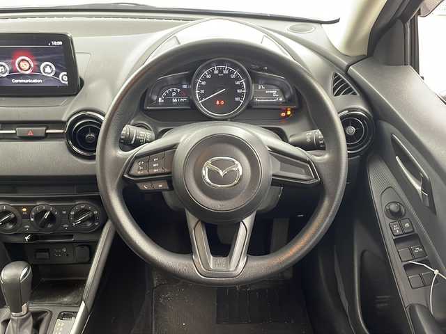 マツダ マツダ２ 15S 兵庫県 2020(令2)年 6.7万km ソニックシルバーM ・純正ナビ/BT/USB/AppleCarPlay/Android Auto)/・バックカメラ/・ビルトインETC/・i-ACTIVSENSE/・スマートシティブレーキサポート/・車線逸脱警報システム/・ブラインドスポットモニター/・パーキングセンサー/・LEDライト/・オートライト/・オートワイパー/・スマートキー/・スペアキー