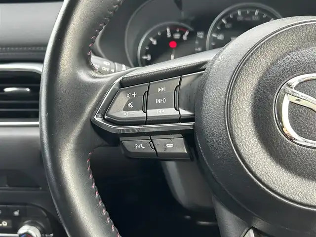 マツダ ＣＸ－５ XD ブラックトーンエディション 岡山県 2022(令4)年 4.5万km ソウルレッドクリスタルM 純正10.25インチセンターディスプレイ/Bluetooth、AM、FM/Apple Carplay、Android　Auto/全方位カメラ/運転席メモリーシート/パワーシート/ワイヤレス充電/前席シートヒーター/ステアリングヒーター/ハンズフリー機能付きパワーバックドア/アドバンスドスマートシティブレーキアシスト/スマートシティブブレーキサポート/AT誤発進抑制制御/レーダークルーズコントロール/車線逸脱警報システム/ブラインドスポットモニタリング/ドライバーアテンションアラート/リアパーキングセンサー/アダブティブLEDヘッドライト/レーンキープアシストシステム/交通標識認識システム