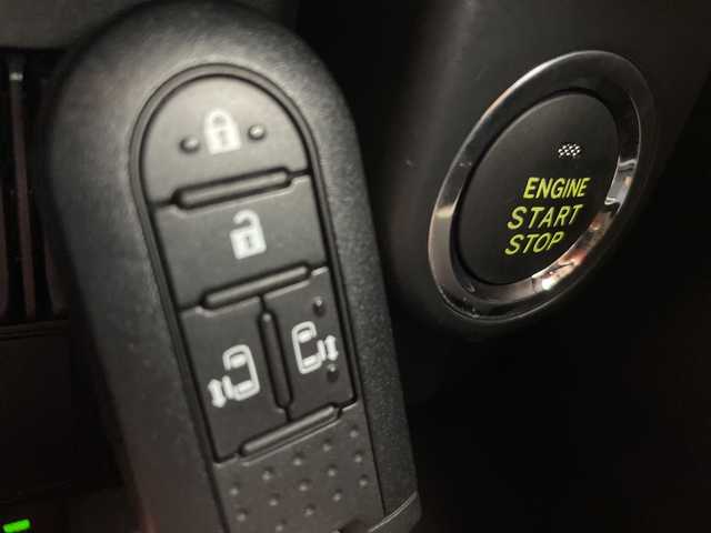 トヨタ ルーミー カスタムG－T 愛知県 2018(平30)年 1.5万km レーザーブルークリスタルシャイン 純正ナビ/両側パワースライドドア/クルーズコントロール/バックカメラ/コーナーセンサー/純正アルミホイール/LEDヘッドライト/レーンキープアシスト/ドライブレコーダー/ETC/衝突軽減システム/フルセグ/CD DVD/Bluetooth/ステアリングスイッチ/スマートキー/プッシュスタート