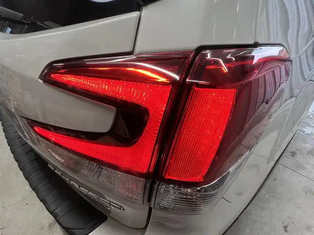 スバル フォレスター ハイブリッド アドバンス 秋田県 2019(平31)年 6.4万km クリスタルホワイトP ４WD/衝突軽減システム/LEDヘッドライト/本革レザーシート/純正メモリナビ/フルセグ/バック/フロント/サイドカメラ/純正アルミ/スマートキー/アイドリングストップ/プッシュスタート/クルーズコントロール追従走行有/コーナーセンサー/レーンキープアシスト/ステアリングスイッチ/ステアリングヒーター/パドルシフト/ドライブレコーダー/全席シートヒーター/前席パワーシート/メモリー付パワーシート/ETC/デジタルインナーミラー/電動リアゲート/電動パーキングブレーキ/ブラインドスポットモニター/インテリジェントAFS/純正フロアマット/純正ドアバイザー/オートライト/オートエアコン/パワーステアリング/パワーウィンドウ/ヘッドライトレベライザー/キーレスエントリー/横滑り防止/盗難防止装置/寒冷地仕様/電動格納ウィンカーミラー/保証書/取扱説明書/記録簿