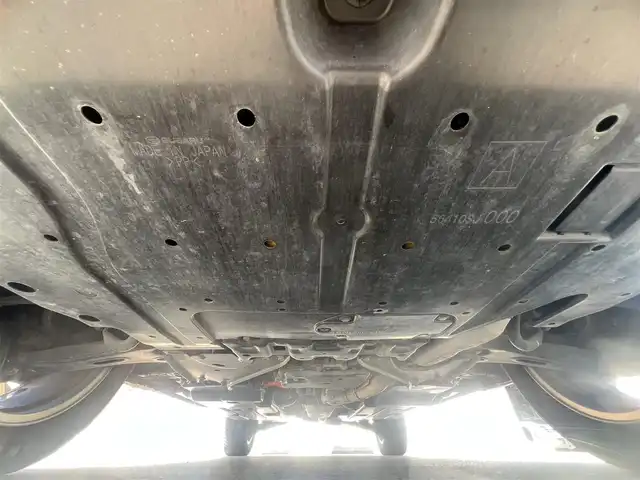 スバル フォレスター ハイブリッド アドバンス 秋田県 2019(平31)年 6.4万km クリスタルホワイトP ４WD/衝突軽減システム/LEDヘッドライト/本革レザーシート/純正メモリナビ/フルセグ/バック/フロント/サイドカメラ/純正アルミ/スマートキー/アイドリングストップ/プッシュスタート/クルーズコントロール追従走行有/コーナーセンサー/レーンキープアシスト/ステアリングスイッチ/ステアリングヒーター/パドルシフト/ドライブレコーダー/全席シートヒーター/前席パワーシート/メモリー付パワーシート/ETC/デジタルインナーミラー/電動リアゲート/電動パーキングブレーキ/ブラインドスポットモニター/インテリジェントAFS/純正フロアマット/純正ドアバイザー/オートライト/オートエアコン/パワーステアリング/パワーウィンドウ/ヘッドライトレベライザー/キーレスエントリー/横滑り防止/盗難防止装置/寒冷地仕様/電動格納ウィンカーミラー/保証書/取扱説明書/記録簿