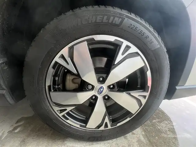 スバル フォレスター ハイブリッド アドバンス 秋田県 2019(平31)年 6.4万km クリスタルホワイトP ４WD/衝突軽減システム/LEDヘッドライト/本革レザーシート/純正メモリナビ/フルセグ/バック/フロント/サイドカメラ/純正アルミ/スマートキー/アイドリングストップ/プッシュスタート/クルーズコントロール追従走行有/コーナーセンサー/レーンキープアシスト/ステアリングスイッチ/ステアリングヒーター/パドルシフト/ドライブレコーダー/全席シートヒーター/前席パワーシート/メモリー付パワーシート/ETC/デジタルインナーミラー/電動リアゲート/電動パーキングブレーキ/ブラインドスポットモニター/インテリジェントAFS/純正フロアマット/純正ドアバイザー/オートライト/オートエアコン/パワーステアリング/パワーウィンドウ/ヘッドライトレベライザー/キーレスエントリー/横滑り防止/盗難防止装置/寒冷地仕様/電動格納ウィンカーミラー/保証書/取扱説明書/記録簿