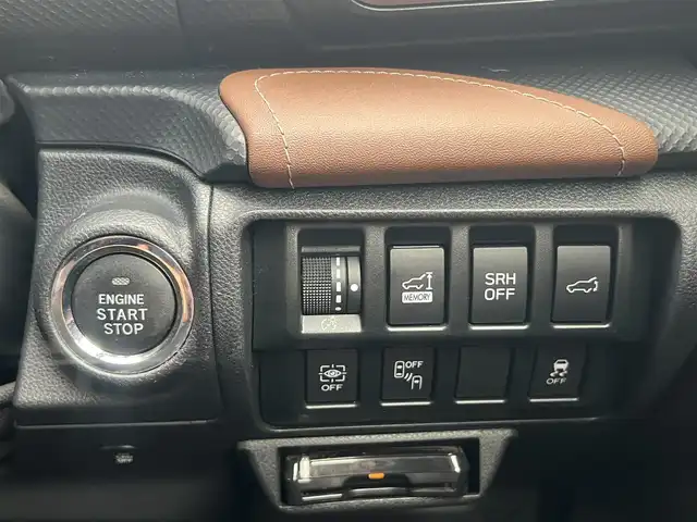 スバル フォレスター ハイブリッド アドバンス 秋田県 2019(平31)年 6.4万km クリスタルホワイトP ４WD/衝突軽減システム/LEDヘッドライト/本革レザーシート/純正メモリナビ/フルセグ/バック/フロント/サイドカメラ/純正アルミ/スマートキー/アイドリングストップ/プッシュスタート/クルーズコントロール追従走行有/コーナーセンサー/レーンキープアシスト/ステアリングスイッチ/ステアリングヒーター/パドルシフト/ドライブレコーダー/全席シートヒーター/前席パワーシート/メモリー付パワーシート/ETC/デジタルインナーミラー/電動リアゲート/電動パーキングブレーキ/ブラインドスポットモニター/インテリジェントAFS/純正フロアマット/純正ドアバイザー/オートライト/オートエアコン/パワーステアリング/パワーウィンドウ/ヘッドライトレベライザー/キーレスエントリー/横滑り防止/盗難防止装置/寒冷地仕様/電動格納ウィンカーミラー/保証書/取扱説明書/記録簿