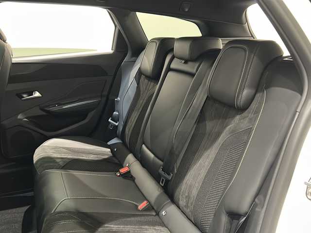 プジョー プジョー ３０８ SW GT ブルーHDi 新潟県 2023(令5)年 0.6万km ビアンカホワイト GTBlueHDI標準装備/パノラミックサンルーフ（メッシュシェード付） /スポーティフロントグリル/フロントフェンダーライオンエンブレム/フロント＆サイドスカート /マトリックスLEDヘッドライト/リア3D LEDコンビネーションランプ /ハンズフリーテールゲート/ルーフレール/レーンポジショニングアシスト /360°ビジョン（4カメラ） /フロントシートヒーター/ステアリングヒーター/運転席パワーシート（メモリー付）/フロントマルチポイントランバーサポート/アルカンタラテップレザーシート /アルカンタラダッシュボードデコレーション /ブラックルーフライニング/ドライブモードセレクター/PEUGEOT i-Connect Advanced・10インチ/クリーンキャビン/アルミペダル/フロントドアステップガード/18インチアロイホイール