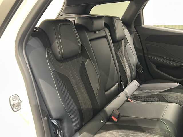 プジョー プジョー ３０８ SW GT ブルーHDi 新潟県 2023(令5)年 0.6万km ビアンカホワイト GTBlueHDI標準装備/パノラミックサンルーフ（メッシュシェード付） /スポーティフロントグリル/フロントフェンダーライオンエンブレム/フロント＆サイドスカート /マトリックスLEDヘッドライト/リア3D LEDコンビネーションランプ /ハンズフリーテールゲート/ルーフレール/レーンポジショニングアシスト /360°ビジョン（4カメラ） /フロントシートヒーター/ステアリングヒーター/運転席パワーシート（メモリー付）/フロントマルチポイントランバーサポート/アルカンタラテップレザーシート /アルカンタラダッシュボードデコレーション /ブラックルーフライニング/ドライブモードセレクター/PEUGEOT i-Connect Advanced・10インチ/クリーンキャビン/アルミペダル/フロントドアステップガード/18インチアロイホイール