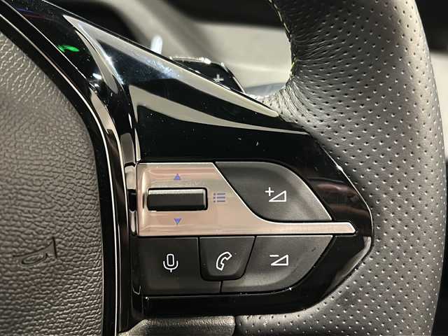 プジョー プジョー ３０８ SW GT ブルーHDi 新潟県 2023(令5)年 0.6万km ビアンカホワイト GTBlueHDI標準装備/パノラミックサンルーフ（メッシュシェード付） /スポーティフロントグリル/フロントフェンダーライオンエンブレム/フロント＆サイドスカート /マトリックスLEDヘッドライト/リア3D LEDコンビネーションランプ /ハンズフリーテールゲート/ルーフレール/レーンポジショニングアシスト /360°ビジョン（4カメラ） /フロントシートヒーター/ステアリングヒーター/運転席パワーシート（メモリー付）/フロントマルチポイントランバーサポート/アルカンタラテップレザーシート /アルカンタラダッシュボードデコレーション /ブラックルーフライニング/ドライブモードセレクター/PEUGEOT i-Connect Advanced・10インチ/クリーンキャビン/アルミペダル/フロントドアステップガード/18インチアロイホイール