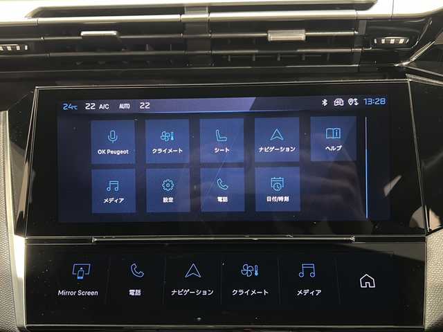 プジョー プジョー ３０８ SW GT ブルーHDi 新潟県 2023(令5)年 0.6万km ビアンカホワイト GTBlueHDI標準装備/パノラミックサンルーフ（メッシュシェード付） /スポーティフロントグリル/フロントフェンダーライオンエンブレム/フロント＆サイドスカート /マトリックスLEDヘッドライト/リア3D LEDコンビネーションランプ /ハンズフリーテールゲート/ルーフレール/レーンポジショニングアシスト /360°ビジョン（4カメラ） /フロントシートヒーター/ステアリングヒーター/運転席パワーシート（メモリー付）/フロントマルチポイントランバーサポート/アルカンタラテップレザーシート /アルカンタラダッシュボードデコレーション /ブラックルーフライニング/ドライブモードセレクター/PEUGEOT i-Connect Advanced・10インチ/クリーンキャビン/アルミペダル/フロントドアステップガード/18インチアロイホイール