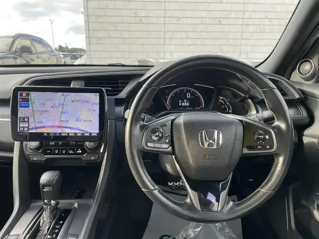 ホンダ シビック ハッチバック ホンダセンシング 石川県 2019(令1)年 5.6万km パール ワンオーナー/社外9型ナビ/フルセグTV/バックカメラ/LEDヘッドライト/ドライブレコーダー/ETC/スマートキー/レーダークルーズ/コーナーセンサー/プッシュスタート/電動ミラー/保証書