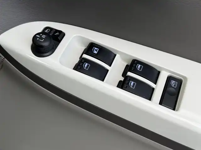 ダイハツ タント X ホワイトアクセント SAⅢ 兵庫県 2017(平29)年 7.1万km ホワイト/ライトローズマイカメタリックⅡ 2トーン 純正8インチナビ(NSZN-X67D)/(CD/DVD/BT/SD/USB/HDMI)/フルセグTV/バックカメラ/ETC/両側パワースライドドア/衝突軽減ブレーキ/後方コーナーセンサー/運転席シートヒーター/LEDヘッドライト/オートライト/オートハイビーム/ステアリングリモコン/電動格納ミラー/オートリトラミラー/スマートキー/純正ドアバイザー/純正フロアマット