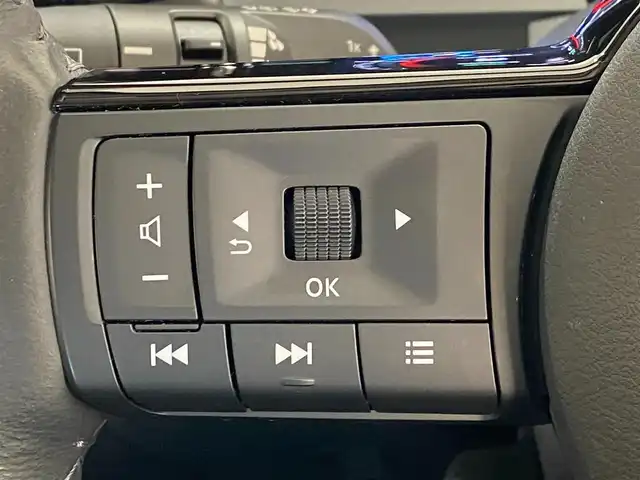 日産 オーラ G レザーエディション 岐阜県 2022(令4)年 1.5万km ピュアホワイトパール ブラインドスポットモニタ　/純正9インチナビ（フルセグ・Bluetooth・CD・DVD・USB）　全方位カメラ　/ドライブレコーダー　/デジタルインナーミラー　/ビルトインETC　/クリアランスソナー　/前席シートヒーター/純正フロアマット/ドアバイザー/ステアリングヒーター/純正17インチアルミホイール/スペアキー/保証書/取扱説明書/ナビ取扱説明書