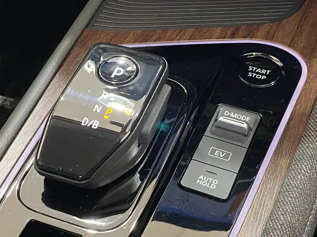 日産 オーラ G レザーエディション 岐阜県 2022(令4)年 1.5万km ピュアホワイトパール ブラインドスポットモニタ　/純正9インチナビ（フルセグ・Bluetooth・CD・DVD・USB）　全方位カメラ　/ドライブレコーダー　/デジタルインナーミラー　/ビルトインETC　/クリアランスソナー　/前席シートヒーター/純正フロアマット/ドアバイザー/ステアリングヒーター/純正17インチアルミホイール/スペアキー/保証書/取扱説明書/ナビ取扱説明書