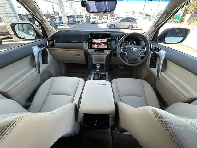 トヨタ ランドクルーザー プラド TX Lパッケージ 埼玉県 2023(令5)年 1万km ホワイトパールクリスタルシャイン 登録時9847km/4WD/サンルーフ/モデリスタエアロ/モデリスタウィングデッキ/純正9ナビ（AM/FM/フルセグTV/BT）/B/F/S/全方位カメラ/ビルトインETC2.0/アルパインデジタルインナーミラー/トヨタセーフティセンス/・踏み間違い防止アシスト/・ブレーキアシスト/・衝突軽減装置/・ヒルスタート（坂道発進）アシスト/・前方衝突防止支援システム/・ABS（アンチロックブレーキシステム）/・TCS（トラクションコントロールシステム）/・VDC（ビークルダイナミクスコントロール）/・ASCD（オートスピードコントロール装置）/・標識検知機能/・コーナーセンサー前後/運転席・助手席シートエアコン/本革シート/パワーシート（D＋N）/純正LEDヘッドライト/純正フロアマット/ルーフレール/電動格納ミラー/ステアリングスイッチ/オートライト/フロントフォグ/フルオートエアコン/プッシュスタート/スマートキー/スペアキー1本/保証書/車両/ナビ取扱説明書/セキュリティー有り/純正ルームミラー車載