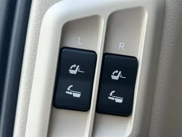 トヨタ ランドクルーザー プラド TX Lパッケージ 埼玉県 2023(令5)年 1万km ホワイトパールクリスタルシャイン 登録時9847km/4WD/サンルーフ/モデリスタエアロ/モデリスタウィングデッキ/純正9ナビ（AM/FM/フルセグTV/BT）/B/F/S/全方位カメラ/ビルトインETC2.0/アルパインデジタルインナーミラー/トヨタセーフティセンス/・踏み間違い防止アシスト/・ブレーキアシスト/・衝突軽減装置/・ヒルスタート（坂道発進）アシスト/・前方衝突防止支援システム/・ABS（アンチロックブレーキシステム）/・TCS（トラクションコントロールシステム）/・VDC（ビークルダイナミクスコントロール）/・ASCD（オートスピードコントロール装置）/・標識検知機能/・コーナーセンサー前後/運転席・助手席シートエアコン/本革シート/パワーシート（D＋N）/純正LEDヘッドライト/純正フロアマット/ルーフレール/電動格納ミラー/ステアリングスイッチ/オートライト/フロントフォグ/フルオートエアコン/プッシュスタート/スマートキー/スペアキー1本/保証書/車両/ナビ取扱説明書/セキュリティー有り/純正ルームミラー車載