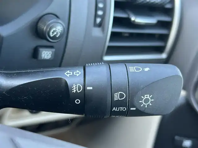 トヨタ ランドクルーザー プラド TX Lパッケージ 埼玉県 2023(令5)年 1万km ホワイトパールクリスタルシャイン 登録時9847km/4WD/サンルーフ/モデリスタエアロ/モデリスタウィングデッキ/純正9ナビ（AM/FM/フルセグTV/BT）/B/F/S/全方位カメラ/ビルトインETC2.0/アルパインデジタルインナーミラー/トヨタセーフティセンス/・踏み間違い防止アシスト/・ブレーキアシスト/・衝突軽減装置/・ヒルスタート（坂道発進）アシスト/・前方衝突防止支援システム/・ABS（アンチロックブレーキシステム）/・TCS（トラクションコントロールシステム）/・VDC（ビークルダイナミクスコントロール）/・ASCD（オートスピードコントロール装置）/・標識検知機能/・コーナーセンサー前後/運転席・助手席シートエアコン/本革シート/パワーシート（D＋N）/純正LEDヘッドライト/純正フロアマット/ルーフレール/電動格納ミラー/ステアリングスイッチ/オートライト/フロントフォグ/フルオートエアコン/プッシュスタート/スマートキー/スペアキー1本/保証書/車両/ナビ取扱説明書/セキュリティー有り/純正ルームミラー車載