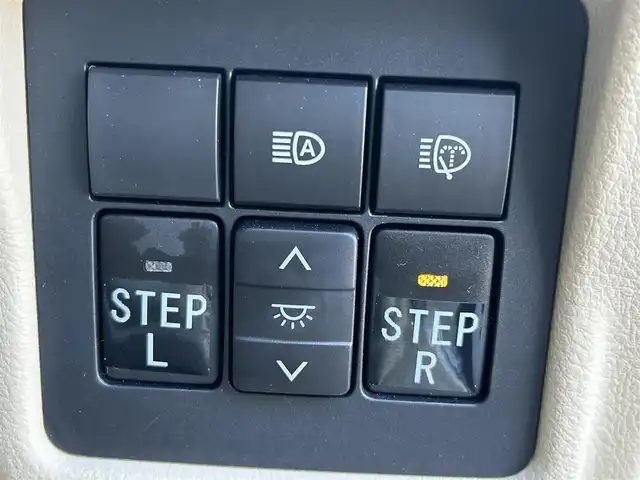 トヨタ ランドクルーザー プラド TX Lパッケージ 埼玉県 2023(令5)年 1万km ホワイトパールクリスタルシャイン 登録時9847km/4WD/サンルーフ/モデリスタエアロ/モデリスタウィングデッキ/純正9ナビ（AM/FM/フルセグTV/BT）/B/F/S/全方位カメラ/ビルトインETC2.0/アルパインデジタルインナーミラー/トヨタセーフティセンス/・踏み間違い防止アシスト/・ブレーキアシスト/・衝突軽減装置/・ヒルスタート（坂道発進）アシスト/・前方衝突防止支援システム/・ABS（アンチロックブレーキシステム）/・TCS（トラクションコントロールシステム）/・VDC（ビークルダイナミクスコントロール）/・ASCD（オートスピードコントロール装置）/・標識検知機能/・コーナーセンサー前後/運転席・助手席シートエアコン/本革シート/パワーシート（D＋N）/純正LEDヘッドライト/純正フロアマット/ルーフレール/電動格納ミラー/ステアリングスイッチ/オートライト/フロントフォグ/フルオートエアコン/プッシュスタート/スマートキー/スペアキー1本/保証書/車両/ナビ取扱説明書/セキュリティー有り/純正ルームミラー車載