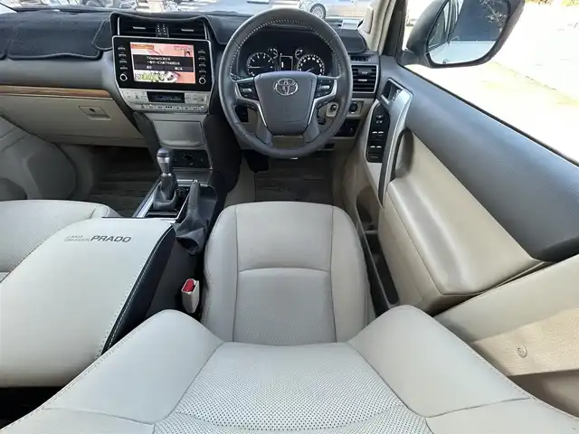 トヨタ ランドクルーザー プラド TX Lパッケージ 埼玉県 2023(令5)年 1万km ホワイトパールクリスタルシャイン 登録時9847km/4WD/サンルーフ/モデリスタエアロ/モデリスタウィングデッキ/純正9ナビ（AM/FM/フルセグTV/BT）/B/F/S/全方位カメラ/ビルトインETC2.0/アルパインデジタルインナーミラー/トヨタセーフティセンス/・踏み間違い防止アシスト/・ブレーキアシスト/・衝突軽減装置/・ヒルスタート（坂道発進）アシスト/・前方衝突防止支援システム/・ABS（アンチロックブレーキシステム）/・TCS（トラクションコントロールシステム）/・VDC（ビークルダイナミクスコントロール）/・ASCD（オートスピードコントロール装置）/・標識検知機能/・コーナーセンサー前後/運転席・助手席シートエアコン/本革シート/パワーシート（D＋N）/純正LEDヘッドライト/純正フロアマット/ルーフレール/電動格納ミラー/ステアリングスイッチ/オートライト/フロントフォグ/フルオートエアコン/プッシュスタート/スマートキー/スペアキー1本/保証書/車両/ナビ取扱説明書/セキュリティー有り/純正ルームミラー車載