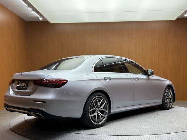 メルセデス・ベンツ Ｅ２２０ｄ スポーツ 千葉県 2021(令3)年 2.1万km ハイテックシルバー AMGインテリアパッケージ　/エクスクルーシブパッケージ　/Burmesterサウンド　/ACC　/黒革シート　/ナビ　/TV/360°CarPlay　/Bluetooth接続　/HUD　/シートヒーター　/電動トランク　/アクティブパーキング　/ハイビームアシストプラス　/ETC