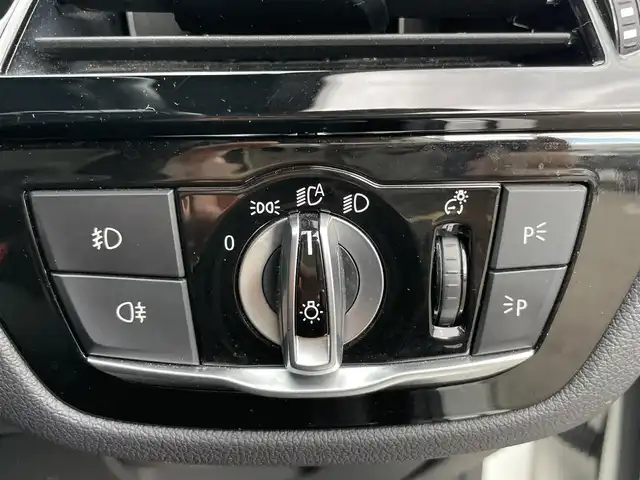 ＢＭＷ ５２３ｄ ツーリング Mスポーツ 新潟県 2018(平30)年 7.3万km 白 メモリナビ/フルセグテレビ/バックカメラ/アラウンドビューモニター/Bluetooth/ウィンカーミラー/オットマン/クルーズコントロール/プッシュスタート/ブラインドスポットモニター/コーナーセンサー/ブレーキホールド/電動パーキングブレーキ/全席シートヒーター/シートメモリー/運転助手席パワーシート/ETC/前後ドライブレコーダー/パワーバックドア/スペアキー1個