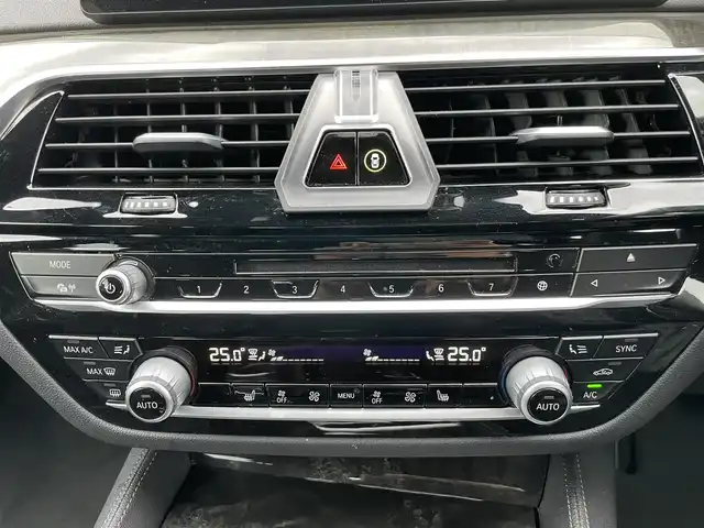 ＢＭＷ ５２３ｄ ツーリング Mスポーツ 新潟県 2018(平30)年 7.3万km 白 メモリナビ/フルセグテレビ/バックカメラ/アラウンドビューモニター/Bluetooth/ウィンカーミラー/オットマン/クルーズコントロール/プッシュスタート/ブラインドスポットモニター/コーナーセンサー/ブレーキホールド/電動パーキングブレーキ/全席シートヒーター/シートメモリー/運転助手席パワーシート/ETC/前後ドライブレコーダー/パワーバックドア/スペアキー1個