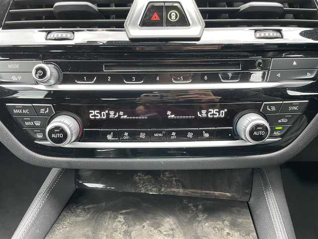 ＢＭＷ ５２３ｄ ツーリング Mスポーツ 新潟県 2018(平30)年 7.3万km 白 メモリナビ/フルセグテレビ/バックカメラ/アラウンドビューモニター/Bluetooth/ウィンカーミラー/オットマン/クルーズコントロール/プッシュスタート/ブラインドスポットモニター/コーナーセンサー/ブレーキホールド/電動パーキングブレーキ/全席シートヒーター/シートメモリー/運転助手席パワーシート/ETC/前後ドライブレコーダー/パワーバックドア/スペアキー1個