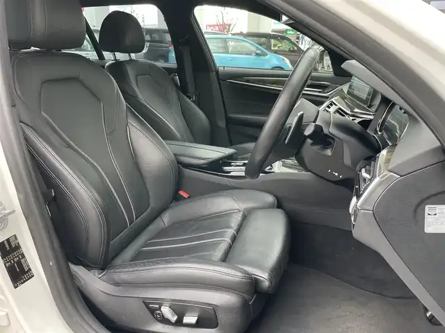 ＢＭＷ ５２３ｄ ツーリング Mスポーツ 新潟県 2018(平30)年 7.3万km 白 メモリナビ/フルセグテレビ/バックカメラ/アラウンドビューモニター/Bluetooth/ウィンカーミラー/オットマン/クルーズコントロール/プッシュスタート/ブラインドスポットモニター/コーナーセンサー/ブレーキホールド/電動パーキングブレーキ/全席シートヒーター/シートメモリー/運転助手席パワーシート/ETC/前後ドライブレコーダー/パワーバックドア/スペアキー1個