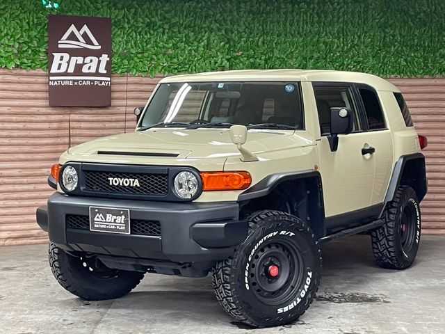 トヨタ ＦＪクルーザー ファイナルエディション 道北・旭川 2017(平29)年 5.5万km ベージュ AIS検査済み/【2409038918】/17AW FJクルーザー純正/Bratオリジナルホイールキャップ（社外）/トーヨー　オープンカントリーR/T/ヒッチメンバー/US仕様Rナンバー移設（社外）/TRDマフラー（社外）/ラバーフェンダー（社外）/チューブサイドステップ（社外）/ビルシュタインショック（2インチアップ）（社外）/A-TRAC/純正ラバーマット/社外パーツ取り付けあり
