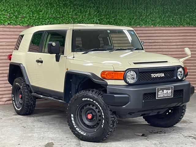 トヨタ ＦＪクルーザー ファイナルエディション 道北・旭川 2017(平29)年 5.5万km ベージュ AIS検査済み/【2409038918】/17AW FJクルーザー純正/Bratオリジナルホイールキャップ（社外）/トーヨー　オープンカントリーR/T/ヒッチメンバー/US仕様Rナンバー移設（社外）/TRDマフラー（社外）/ラバーフェンダー（社外）/チューブサイドステップ（社外）/ビルシュタインショック（2インチアップ）（社外）/A-TRAC/純正ラバーマット/社外パーツ取り付けあり