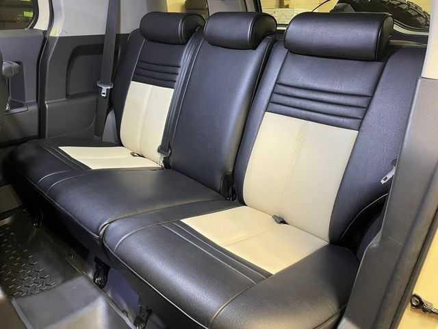 トヨタ ＦＪクルーザー ファイナルエディション 道北・旭川 2017(平29)年 5.5万km ベージュ AIS検査済み/【2409038918】/17AW FJクルーザー純正/Bratオリジナルホイールキャップ（社外）/トーヨー　オープンカントリーR/T/ヒッチメンバー/US仕様Rナンバー移設（社外）/TRDマフラー（社外）/ラバーフェンダー（社外）/チューブサイドステップ（社外）/ビルシュタインショック（2インチアップ）（社外）/A-TRAC/純正ラバーマット/社外パーツ取り付けあり