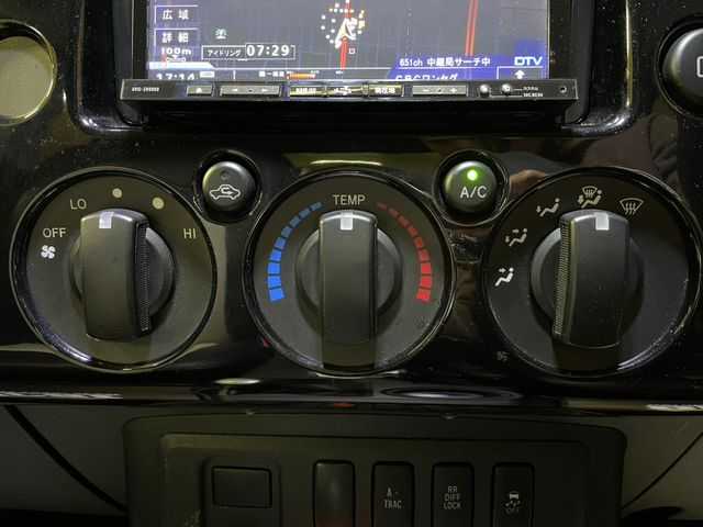 トヨタ ＦＪクルーザー ファイナルエディション 道北・旭川 2017(平29)年 5.5万km ベージュ AIS検査済み/【2409038918】/17AW FJクルーザー純正/Bratオリジナルホイールキャップ（社外）/トーヨー　オープンカントリーR/T/ヒッチメンバー/US仕様Rナンバー移設（社外）/TRDマフラー（社外）/ラバーフェンダー（社外）/チューブサイドステップ（社外）/ビルシュタインショック（2インチアップ）（社外）/A-TRAC/純正ラバーマット/社外パーツ取り付けあり