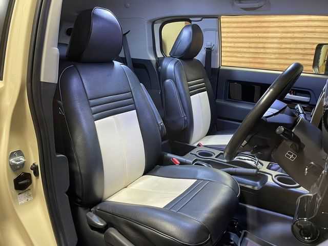 トヨタ ＦＪクルーザー ファイナルエディション 道北・旭川 2017(平29)年 5.5万km ベージュ AIS検査済み/【2409038918】/17AW FJクルーザー純正/Bratオリジナルホイールキャップ（社外）/トーヨー　オープンカントリーR/T/ヒッチメンバー/US仕様Rナンバー移設（社外）/TRDマフラー（社外）/ラバーフェンダー（社外）/チューブサイドステップ（社外）/ビルシュタインショック（2インチアップ）（社外）/A-TRAC/純正ラバーマット/社外パーツ取り付けあり