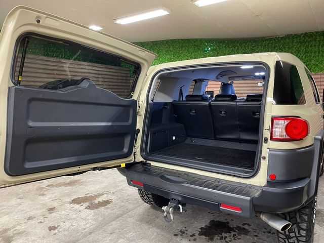 トヨタ ＦＪクルーザー ファイナルエディション 道北・旭川 2017(平29)年 5.5万km ベージュ AIS検査済み/【2409038918】/17AW FJクルーザー純正/Bratオリジナルホイールキャップ（社外）/トーヨー　オープンカントリーR/T/ヒッチメンバー/US仕様Rナンバー移設（社外）/TRDマフラー（社外）/ラバーフェンダー（社外）/チューブサイドステップ（社外）/ビルシュタインショック（2インチアップ）（社外）/A-TRAC/純正ラバーマット/社外パーツ取り付けあり